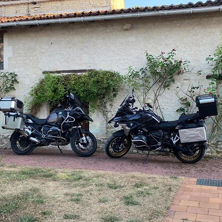 The Cool Lounge A Coulonges - Charente Bed & Breakfast エクステリア 写真