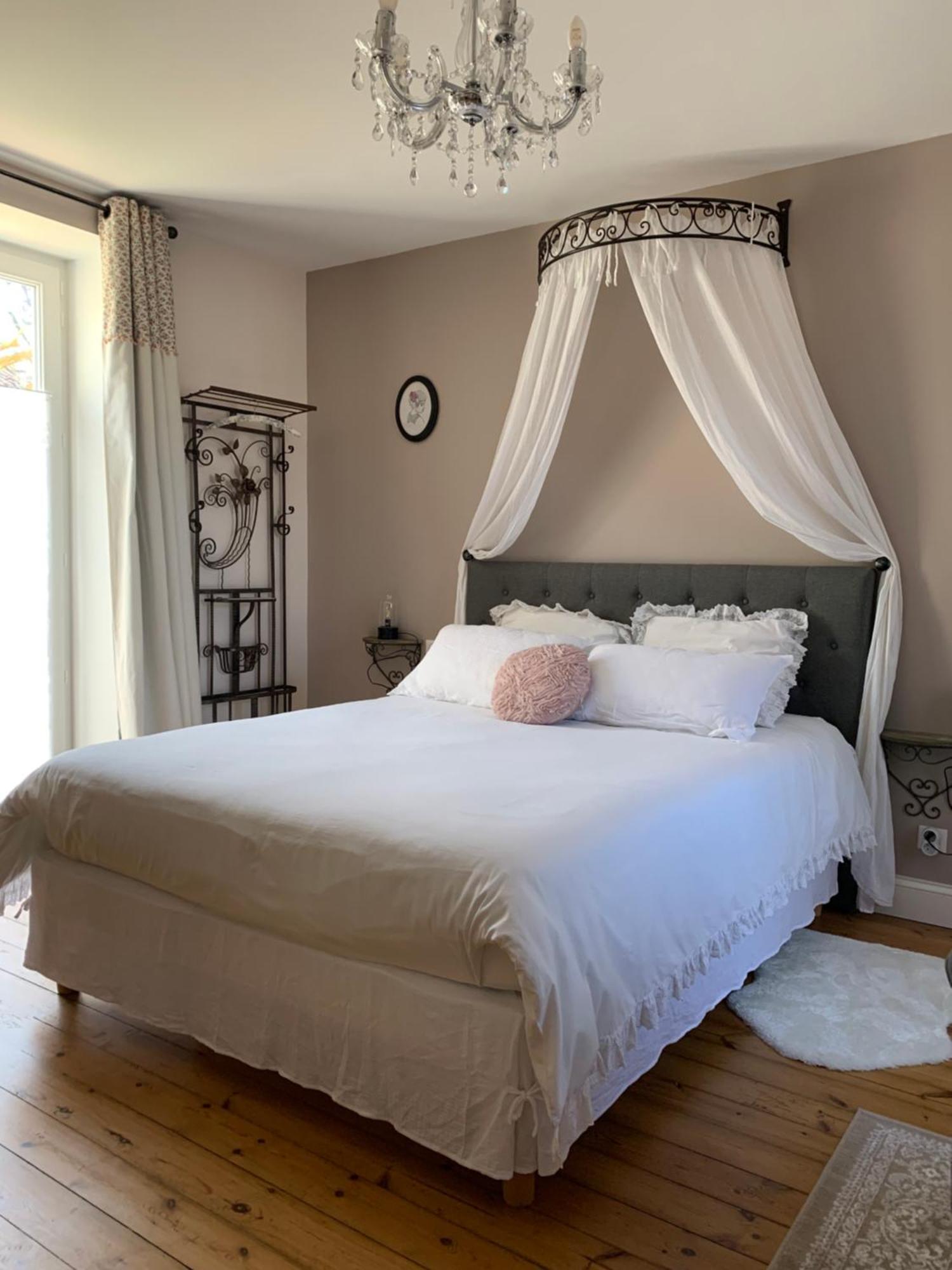 The Cool Lounge A Coulonges - Charente Bed & Breakfast エクステリア 写真
