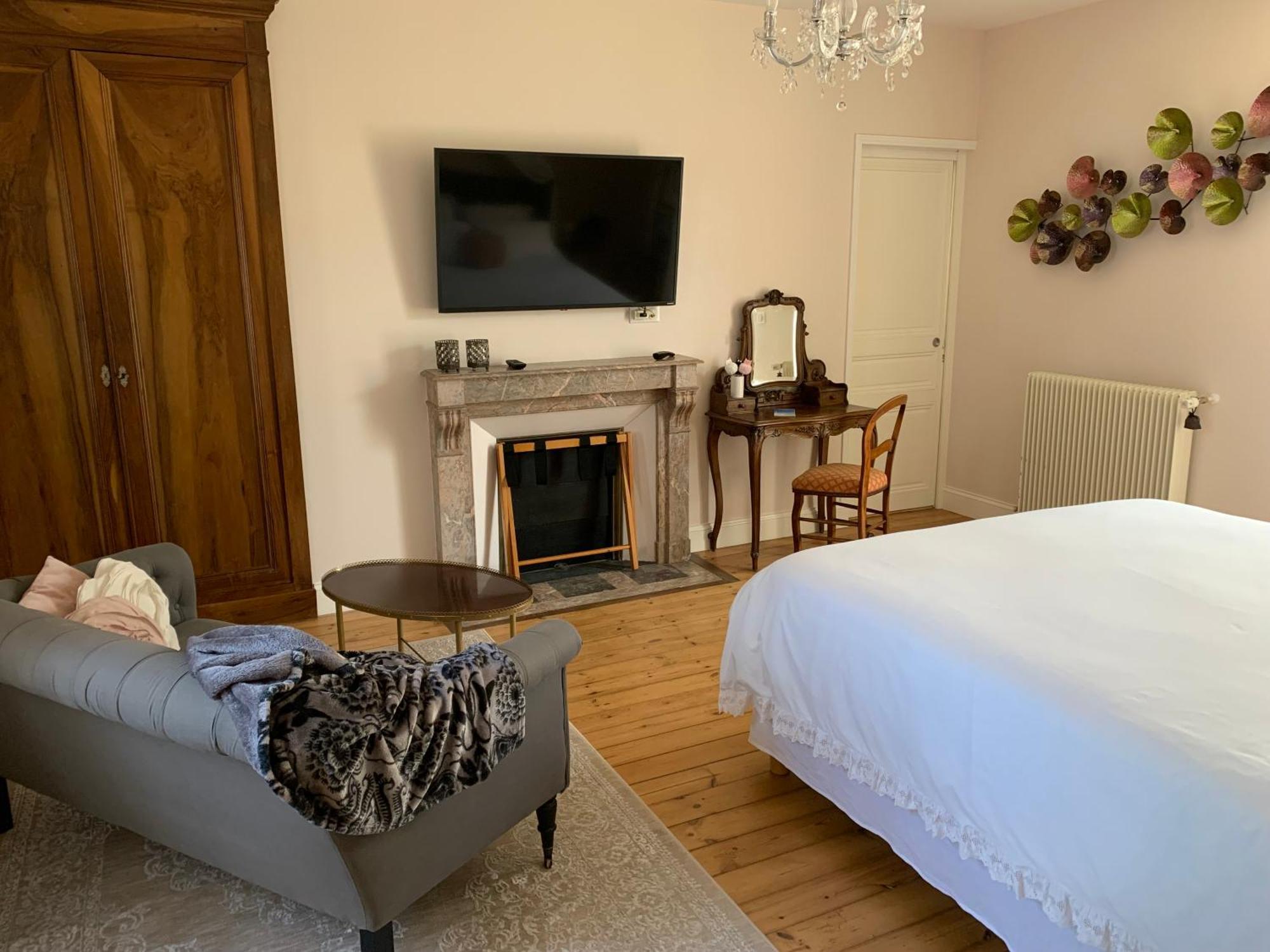 The Cool Lounge A Coulonges - Charente Bed & Breakfast エクステリア 写真