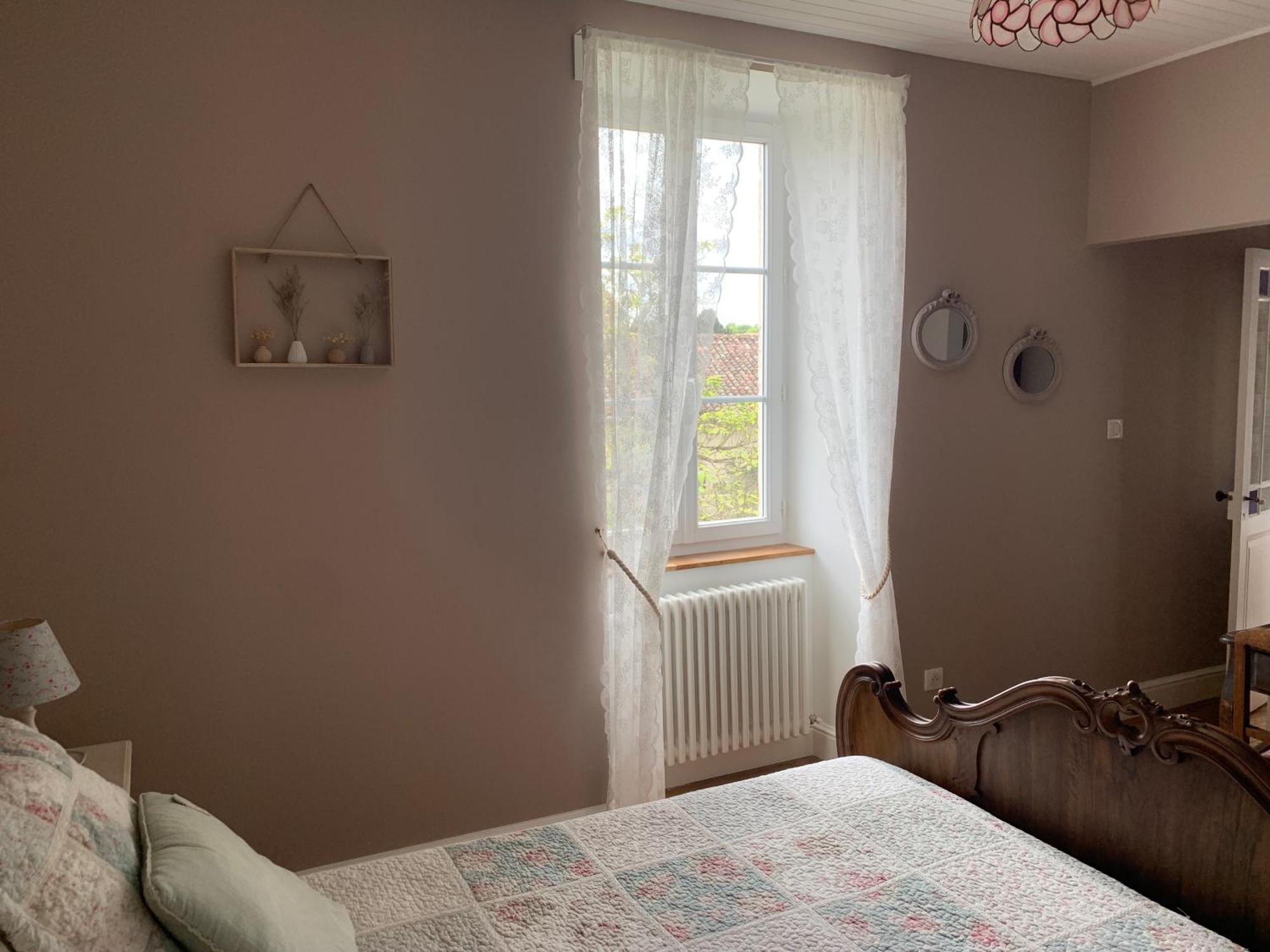 The Cool Lounge A Coulonges - Charente Bed & Breakfast エクステリア 写真