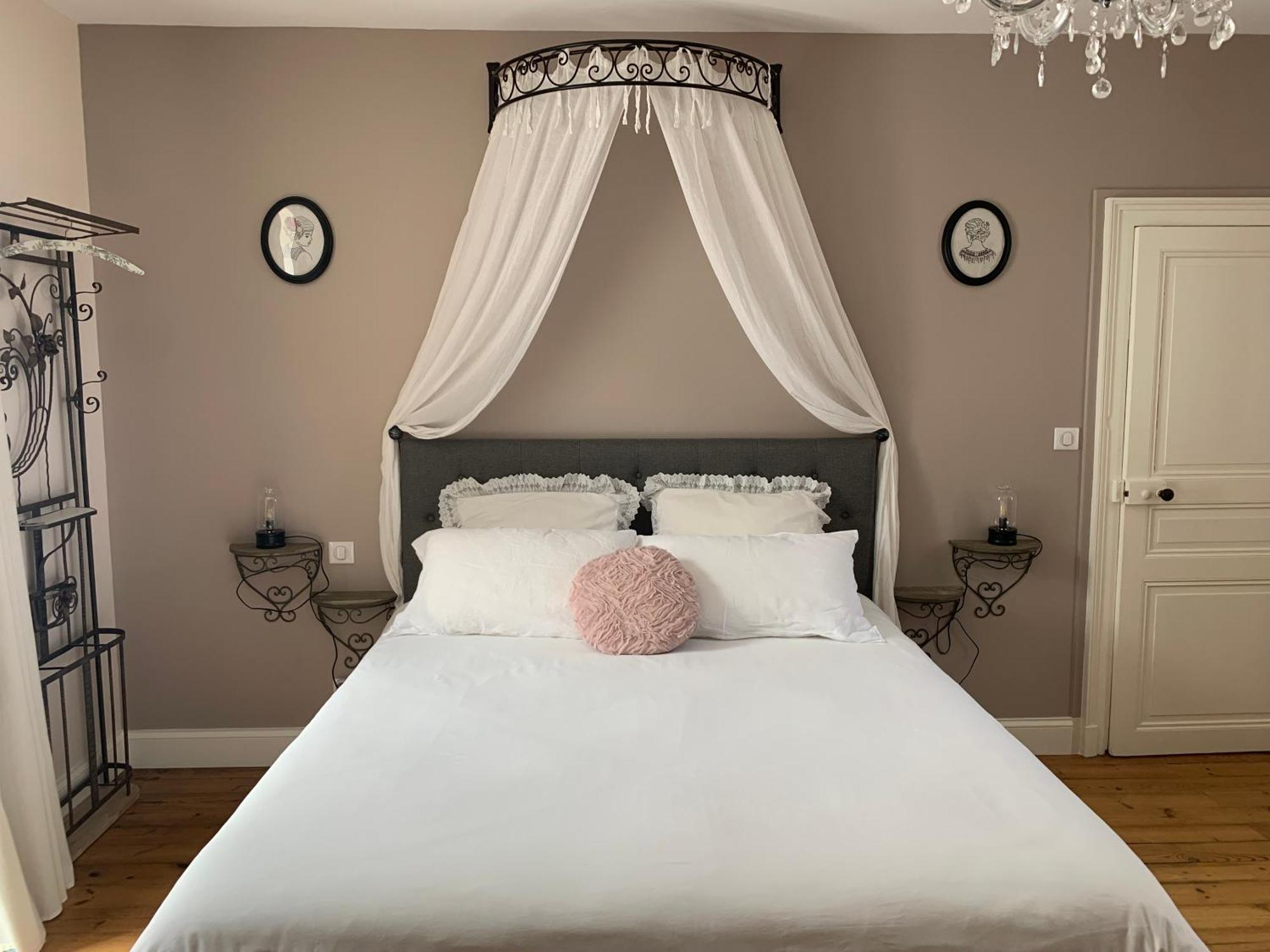 The Cool Lounge A Coulonges - Charente Bed & Breakfast エクステリア 写真