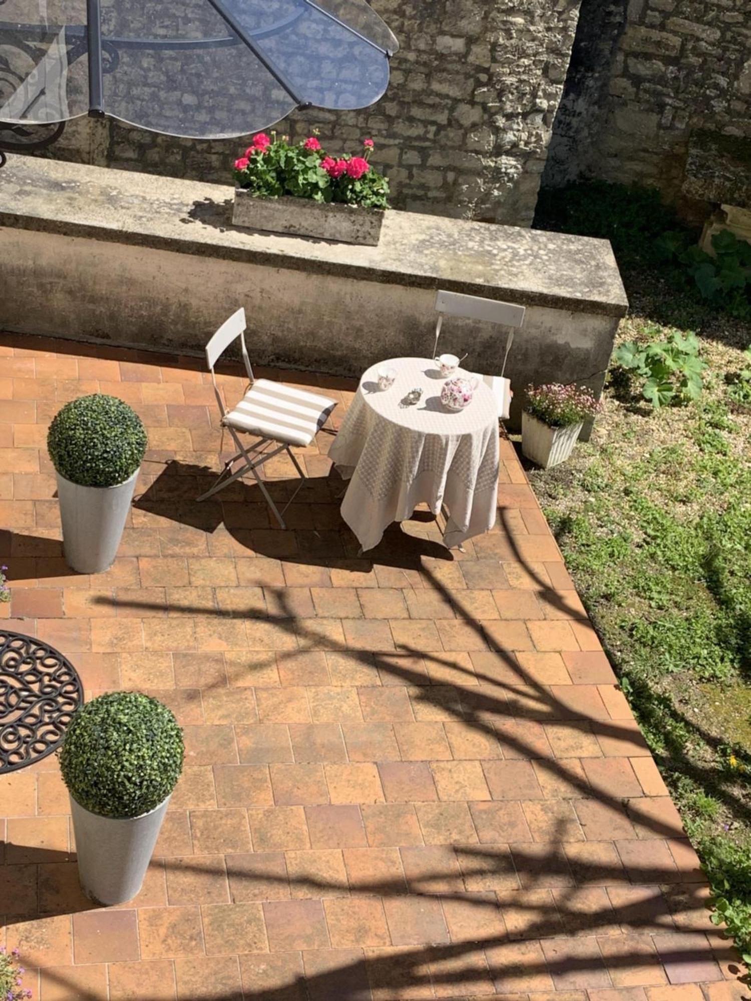 The Cool Lounge A Coulonges - Charente Bed & Breakfast エクステリア 写真